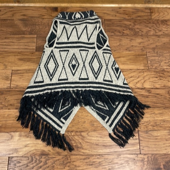 Truluv Girls Size 10 Sweater Vest - Picture 3 of 3